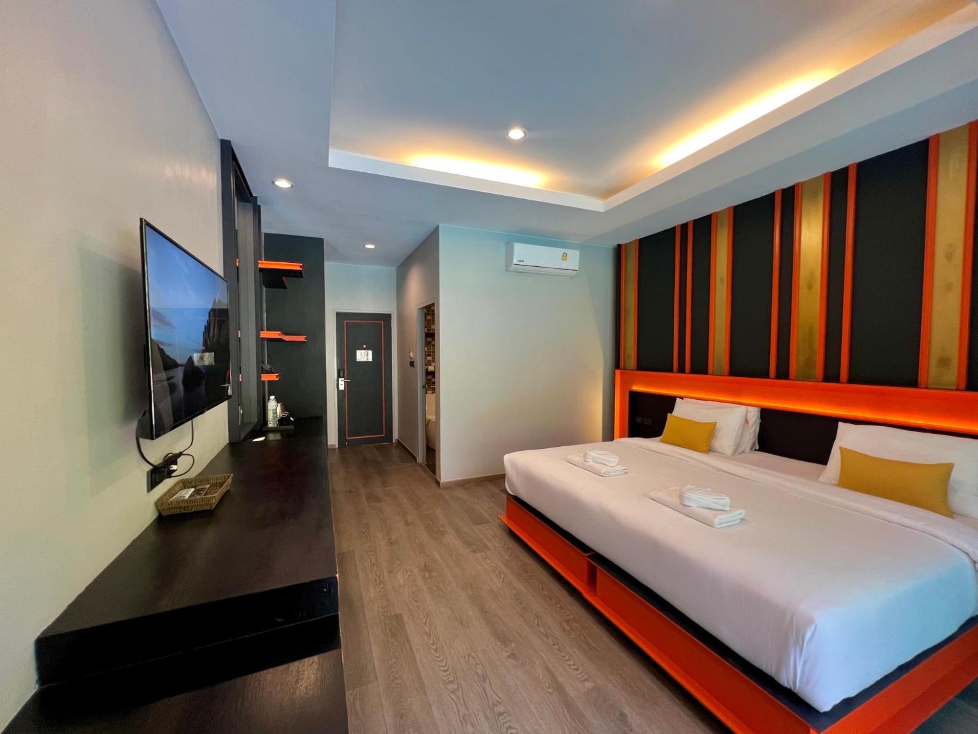 Wow Phuket Hotel Exterior foto